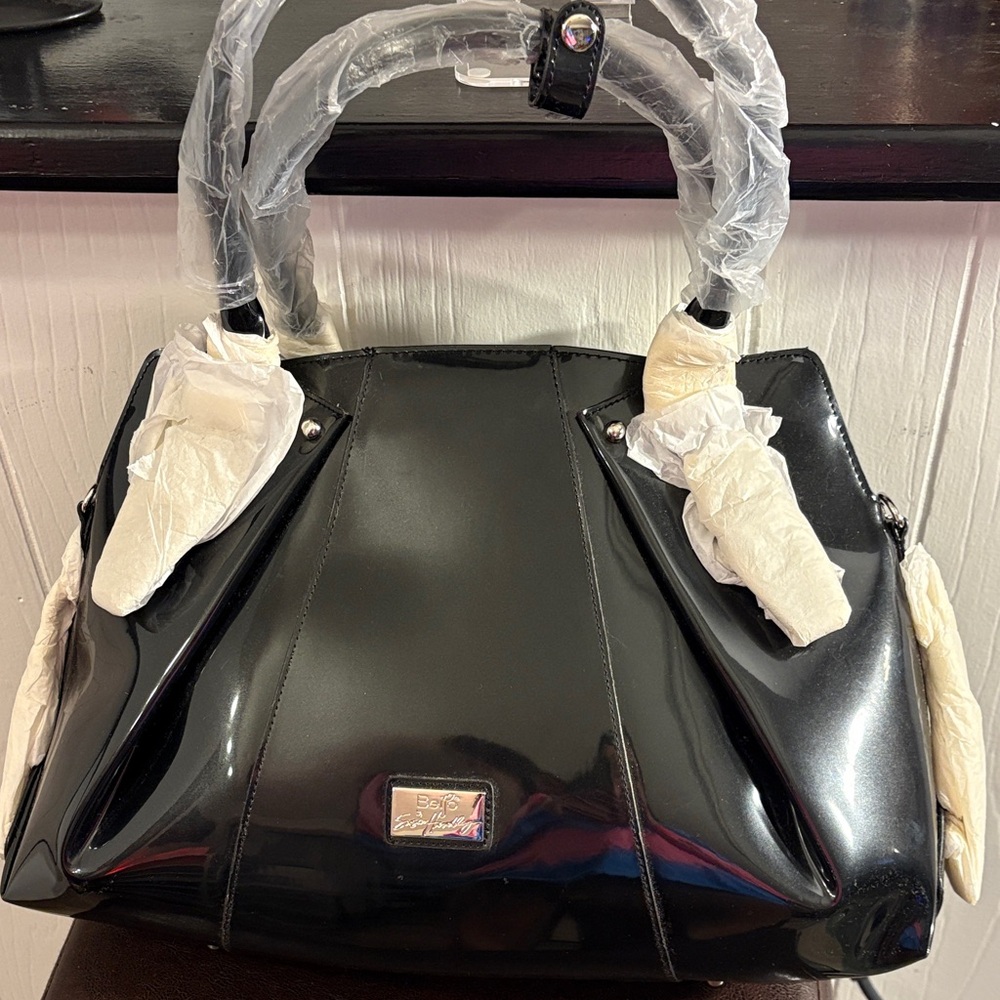 NWT Beijo Handbag ❤️
